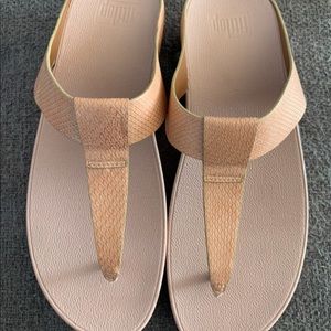 FitFlop Snakeskin Shimmer Thong size: 11